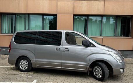 Hyundai H-1 II рестайлинг, 2016 год, 1 890 000 рублей, 3 фотография