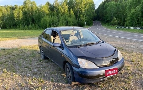 Toyota Prius IV XW50, 1999 год, 240 000 рублей, 2 фотография