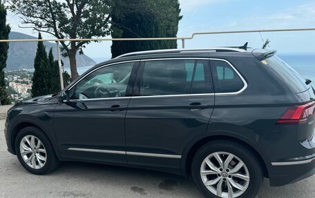 Volkswagen Tiguan II, 2020 год, 2 900 000 рублей, 2 фотография