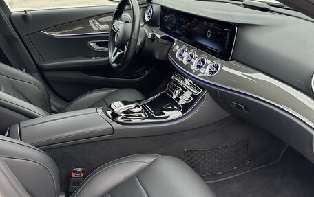Mercedes-Benz E-Класс, 2019 год, 4 950 000 рублей, 20 фотография