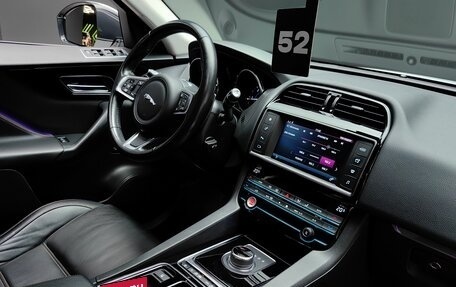 Jaguar F-Pace, 2018 год, 2 890 000 рублей, 28 фотография