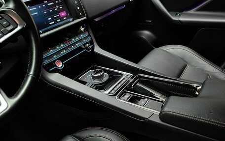 Jaguar F-Pace, 2018 год, 2 890 000 рублей, 33 фотография