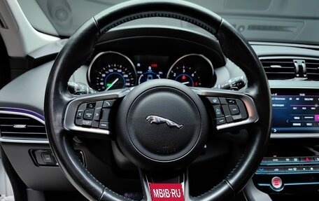 Jaguar F-Pace, 2018 год, 2 890 000 рублей, 32 фотография