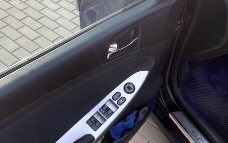 Hyundai Solaris II рестайлинг, 2011 год, 750 000 рублей, 3 фотография