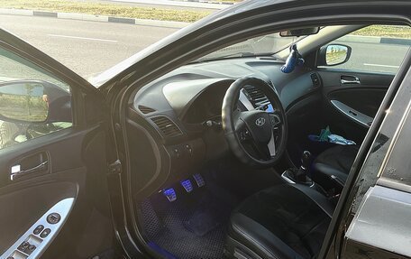 Hyundai Solaris II рестайлинг, 2011 год, 750 000 рублей, 18 фотография