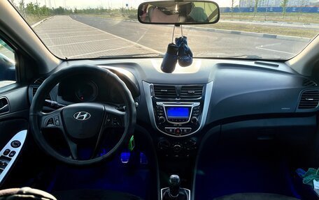 Hyundai Solaris II рестайлинг, 2011 год, 750 000 рублей, 16 фотография