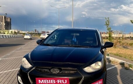Hyundai Solaris II рестайлинг, 2011 год, 750 000 рублей, 5 фотография