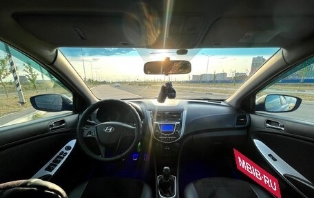 Hyundai Solaris II рестайлинг, 2011 год, 750 000 рублей, 12 фотография