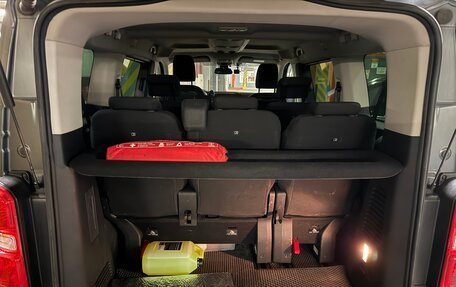 Peugeot Traveller I, 2018 год, 2 550 000 рублей, 2 фотография