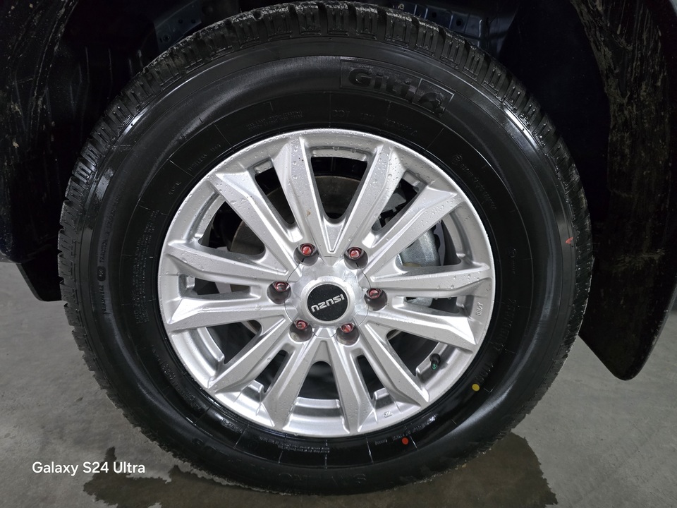 Isuzu D-Max II рестайлинг 2, 2024 год, 4 170 000 рублей, 10 фотография