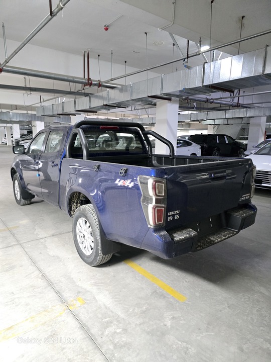 Isuzu D-Max II рестайлинг 2, 2024 год, 4 170 000 рублей, 2 фотография