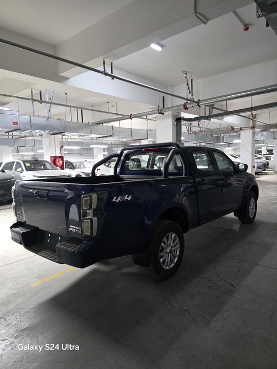 Isuzu D-Max II рестайлинг 2, 2024 год, 4 170 000 рублей, 8 фотография