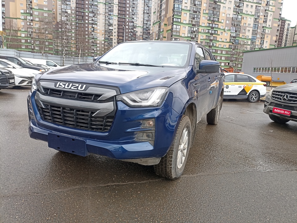 Isuzu D-Max II рестайлинг 2, 2024 год, 4 170 000 рублей, 11 фотография