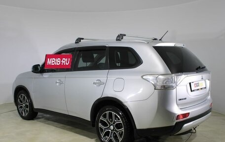 Mitsubishi Outlander III рестайлинг 3, 2014 год, 1 400 000 рублей, 7 фотография