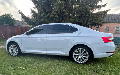Skoda Superb III рестайлинг, 2021 год, 3 490 000 рублей, 2 фотография