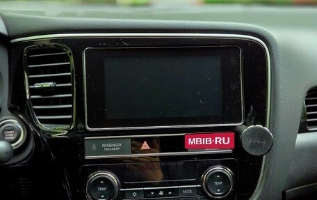 Mitsubishi Outlander III рестайлинг 3, 2018 год, 2 000 000 рублей, 5 фотография