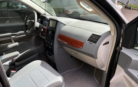 Chrysler Town & Country V рестайлинг, 2007 год, 850 000 рублей, 9 фотография