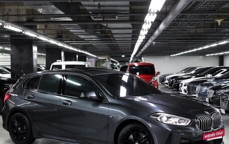BMW 1 серия, 2022 год, 2 350 013 рублей, 2 фотография