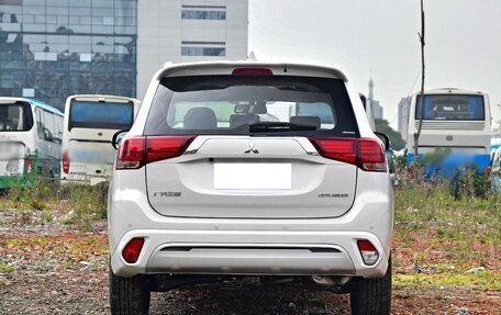 Mitsubishi Outlander III рестайлинг 3, 2021 год, 2 000 000 рублей, 6 фотография