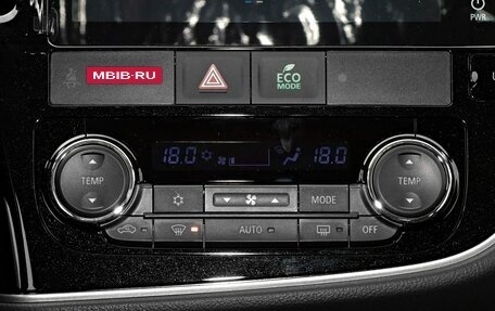 Mitsubishi Outlander III рестайлинг 3, 2021 год, 2 000 000 рублей, 11 фотография