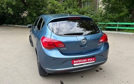 Opel Astra J, 2013 год, 1 100 000 рублей, 2 фотография