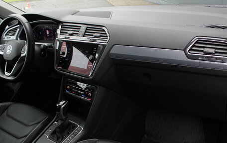 Volkswagen Tiguan II, 2021 год, 2 995 000 рублей, 7 фотография