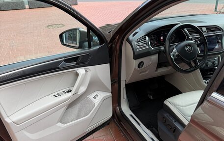 Volkswagen Tiguan II, 2018 год, 2 490 000 рублей, 14 фотография
