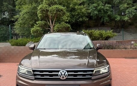 Volkswagen Tiguan II, 2018 год, 2 490 000 рублей, 2 фотография