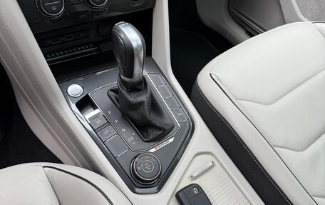 Volkswagen Tiguan II, 2018 год, 2 490 000 рублей, 17 фотография