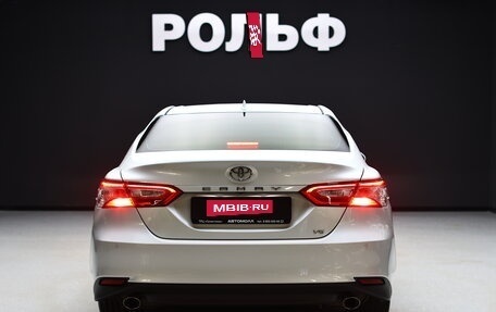 Toyota Camry, 2019 год, 3 640 000 рублей, 4 фотография