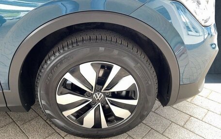 Volkswagen Tiguan, 2024 год, 4 500 000 рублей, 6 фотография