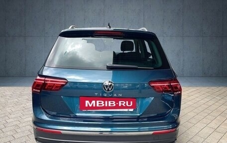 Volkswagen Tiguan, 2024 год, 4 500 000 рублей, 5 фотография