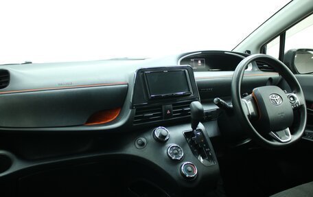 Toyota Sienta II, 2020 год, 1 445 000 рублей, 17 фотография