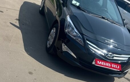 Hyundai Solaris II рестайлинг, 2015 год, 800 000 рублей, 1 фотография
