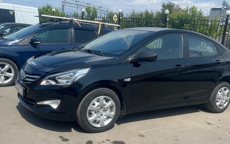 Hyundai Solaris II рестайлинг, 2015 год, 800 000 рублей, 3 фотография