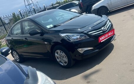 Hyundai Solaris II рестайлинг, 2015 год, 800 000 рублей, 4 фотография