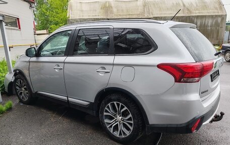Mitsubishi Outlander III рестайлинг 3, 2016 год, 595 000 рублей, 5 фотография