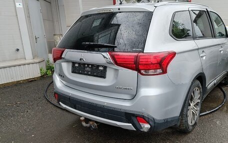 Mitsubishi Outlander III рестайлинг 3, 2016 год, 595 000 рублей, 4 фотография