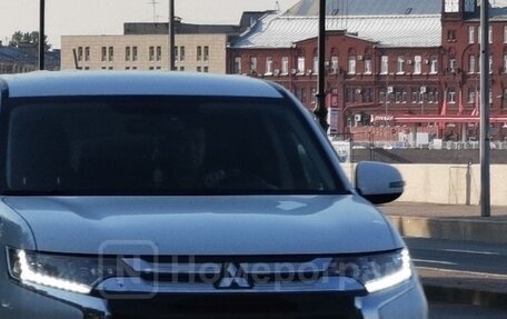 Mitsubishi Outlander III рестайлинг 3, 2016 год, 595 000 рублей, 7 фотография