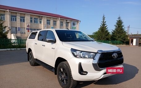 Toyota Hilux VIII, 2021 год, 4 290 000 рублей, 6 фотография