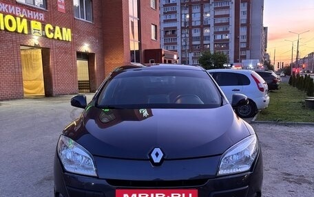Renault Megane III, 2011 год, 998 000 рублей, 2 фотография