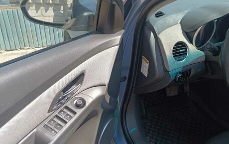 Chevrolet Cruze II, 2010 год, 650 000 рублей, 3 фотография