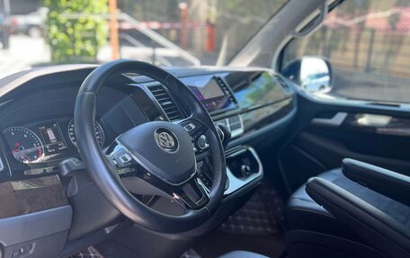 Volkswagen Multivan T6 рестайлинг, 2019 год, 5 250 000 рублей, 9 фотография