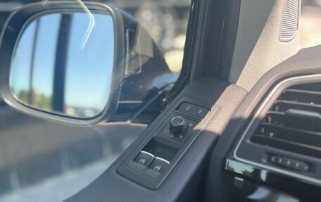 Volkswagen Multivan T6 рестайлинг, 2019 год, 5 250 000 рублей, 21 фотография
