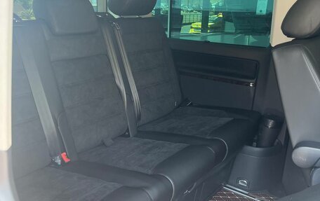 Volkswagen Multivan T6 рестайлинг, 2019 год, 5 250 000 рублей, 24 фотография