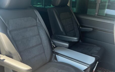 Volkswagen Multivan T6 рестайлинг, 2019 год, 5 250 000 рублей, 30 фотография