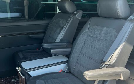 Volkswagen Multivan T6 рестайлинг, 2019 год, 5 250 000 рублей, 29 фотография