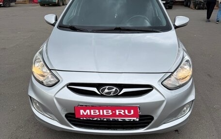 Hyundai Solaris II рестайлинг, 2013 год, 700 000 рублей, 2 фотография