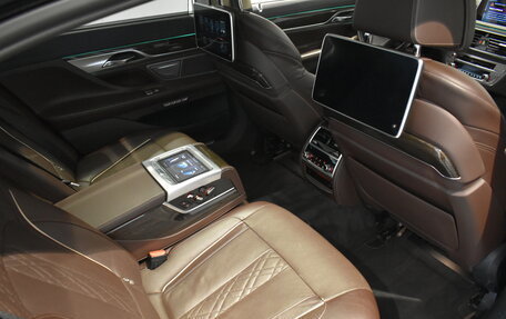 BMW 7 серия, 2016 год, 3 190 000 рублей, 19 фотография