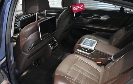 BMW 7 серия, 2016 год, 3 190 000 рублей, 13 фотография
